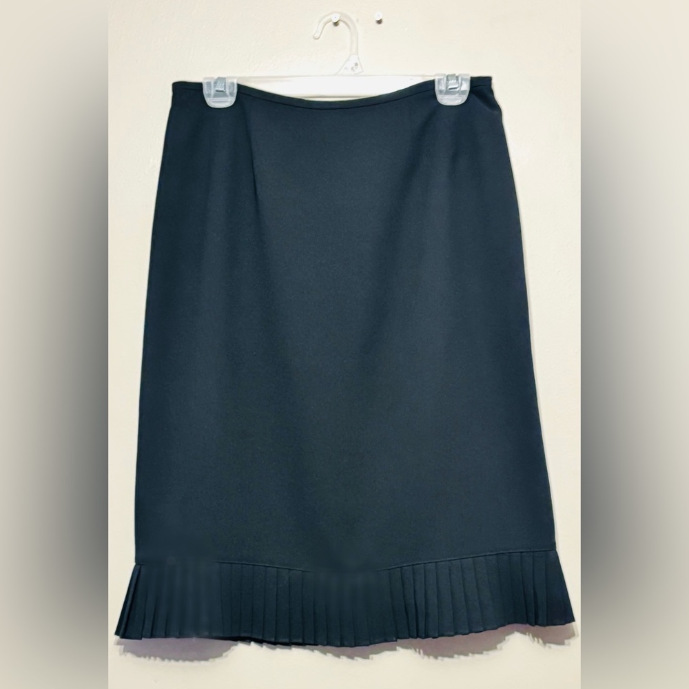 Le Suit Black Pencil Skirt with Bottom Ruffle - Size 8